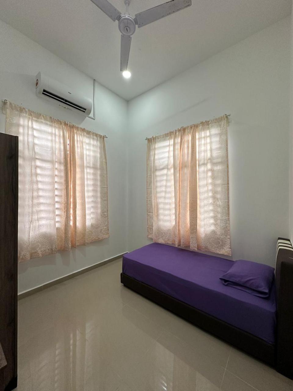 Homestay Kemaman Fyna08 Semi-D, 4 Bedrooms Dekat Pantai Kijal Extérieur photo