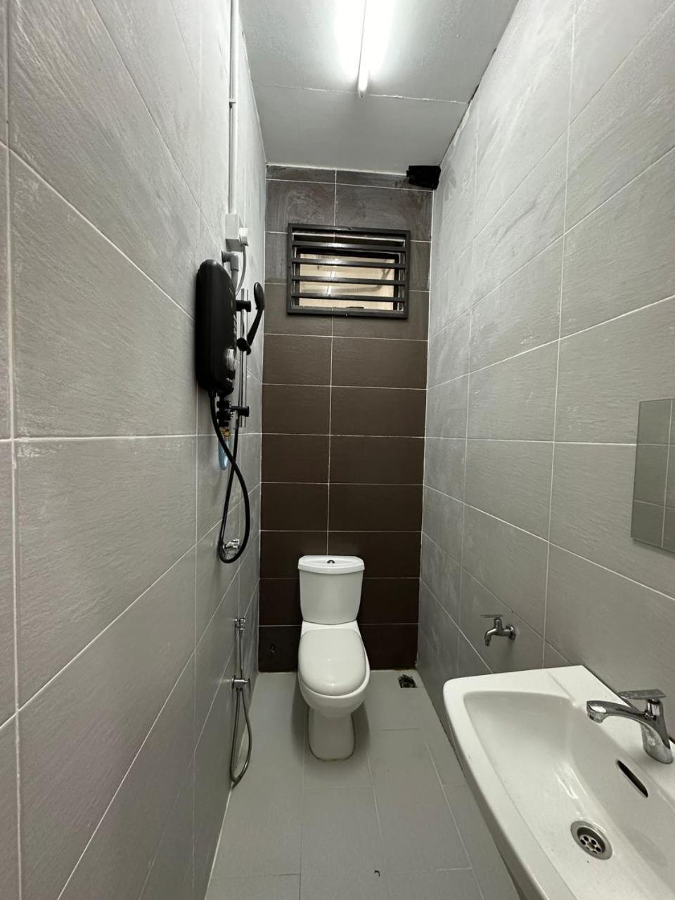 Homestay Kemaman Fyna08 Semi-D, 4 Bedrooms Dekat Pantai Kijal Extérieur photo