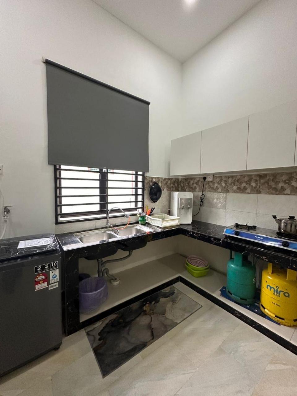 Homestay Kemaman Fyna08 Semi-D, 4 Bedrooms Dekat Pantai Kijal Extérieur photo